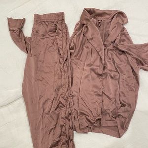 Skims silk size L pajama set